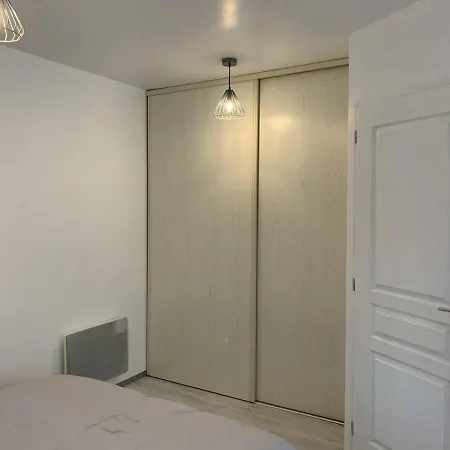 Royan, 2 Pieces, 3 Personnes - Fr-1-305-1492 *